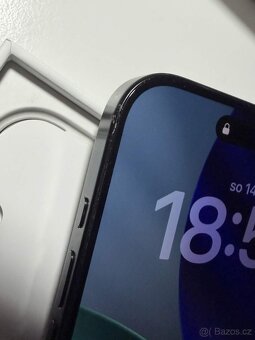 Apple Iphone 15 Pro Max 256GB - černý titán - 5