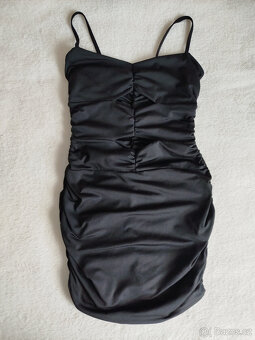 černé šaty s otvory - 5