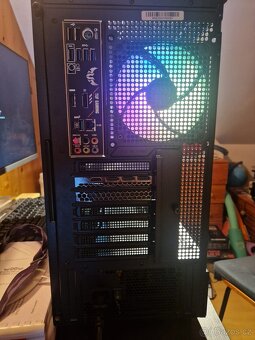 Herní PC RTX 5070, R7 5700x, 2TB SSD, 32Gb RAM, 750w Gold - 5
