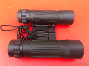 Malý pogumovaný dalekohled 10x25 Comet - 5