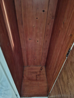 Starý historický dřevěný kredenc - 5