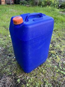 Kanystry různých velikostí - 5