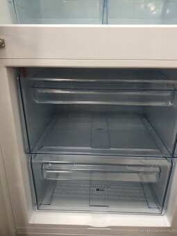 úsporná A+ lednice AEG s velkým mrazákem - 5