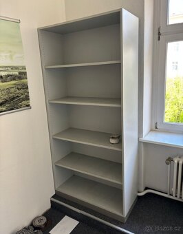 Více druhů a množství kancelářského nábytku - 5