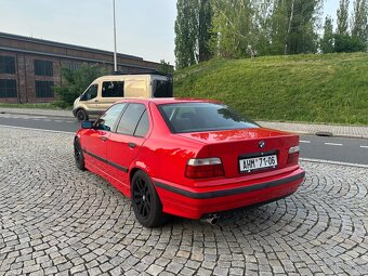 BMW E36 318is - 5