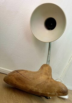 UPCYKL lampa bílá na dřevě polohovací FUNKČNÍ - 5