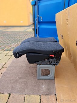 Sedadla sklopná pod spací vestavbu - 5