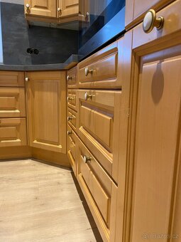 Masivní kuchyňská linka z Německa se spotřebiči - 5