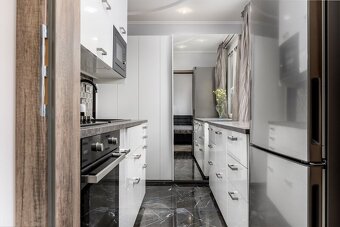 Prodej luxusního bytu 2kk (2+1) po kompletní rekonstrukci, v - 5