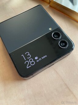 Samsung Galaxy Z Flip 4. 256Gb - 5