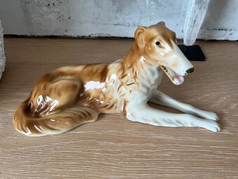 Royal Dux, Porcelánová soška - ležící chrt - 5