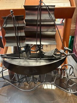 Kovový držák na víno - 5