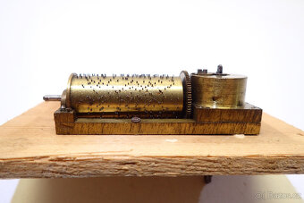 Hrací strojek - přes 100 let starý  - 5