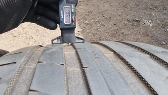 Letní pneu 275/40/19 Nokian - 5