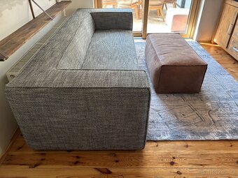 Sedačka šedý melír 260x100 + kožený puf - 5