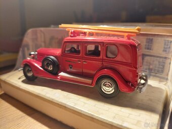 Matchbox yesteryear CADILLAC FIRE ENGINE - 5