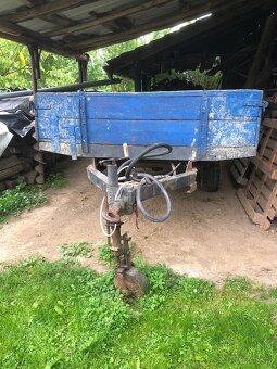 Traktor 6745 s dvoukolovou vlečkou a pluhem - 5