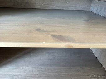 Skříň a přebalovací pult Ikea. - 5