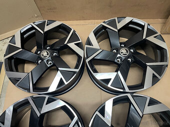 ŠKODA SUPERB 4 NOVÉ ALU TRISULI BLACK 8x18 ET44 - 5