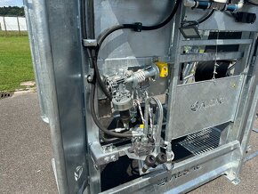 Paznehtářská klec - hydraulická - 5