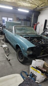 Ford Mustang kabrio z rok 1965 - 5