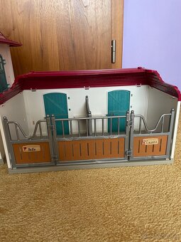 Schleich 42706 Venkovský dům a stáj u jezera - 5