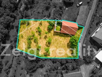 Exkluzivní svahovitý pozemek 1159 m² v srdci Maršova - 5