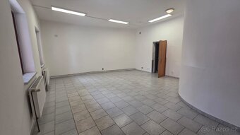 Pronájme obchodního prostoru v Rožnově P/R - 5