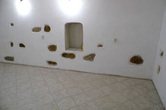 Pronájem prostor ve zvýšeném suterénu – 81 m² - 5