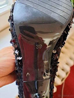 Černé flitrové kotníkové boty vel 39 jehlovém podpatku - 5