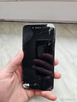 Rozbité telefony. - 5