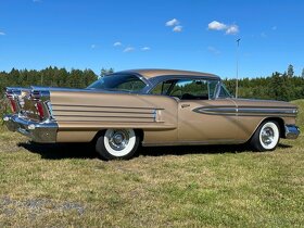 Oldsmobile Super 88 Holiday hardtop coupe - 5