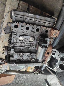 Avia d75, d90, d120 - skla dveří, motor na díly, sklo světla - 5
