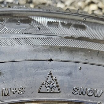 Zimní kola Nissan 215/65/16, 6.5JJx16 ET40 č. AD31 - 5