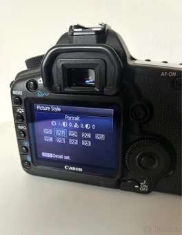 Fotoaparát Canon EOS 5D Mark II s příslušenstvím - 5
