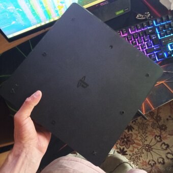 Prodám PS4 - 5