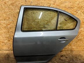 KOMPLETNÍ LEVÉ ZADNÍ DVEŘE ŠKODA OCTAVIA 2 SEDAN 9151 - 5