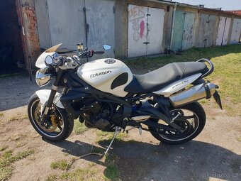 Triumph Street Triple R - 5