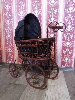 Proutěný kočárek na panenku - 5