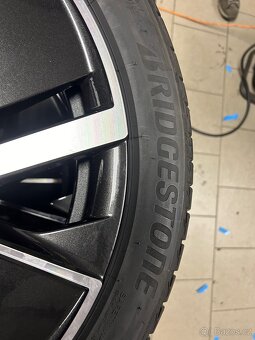 Originál ALU 18” ŠKODA OCTAVIA 4 Vega Aero 225/45 E18 - 5