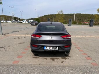 Hyundai i30 FastBack 88kW rv 2019 nájezd 70 867km - 5