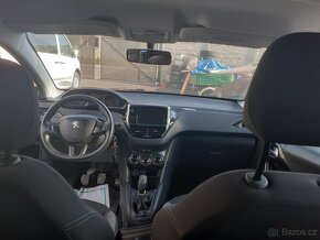 PEUGEOT 208 - 5