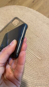 Prodám černý iPhone 11 64GB - top stav- baterie 88% - 5