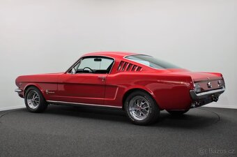 Ford Mustang Fastback 289 V8 C-Code 1965 – zrestaurovaný - 5