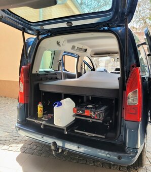 obytná vestavba Pick-up MPV spací vestavba - 5
