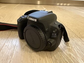 Poloprofesionální zrcadlovka Canon EOS 200D s příslušenstvím - 5