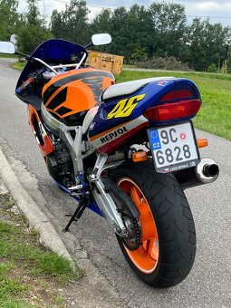 Honda CBR 900 RR - 5