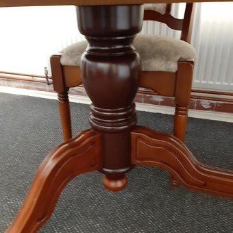 Jídelní oválný stůl, rozkládací a 4 židle - 5