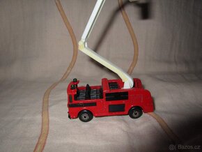 Model nákladního hasičského vozidla Snorkel MATCHBOX 1981 - 5