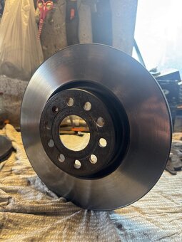 Prodám přední kotouče+destičky značky Brembo . - 5